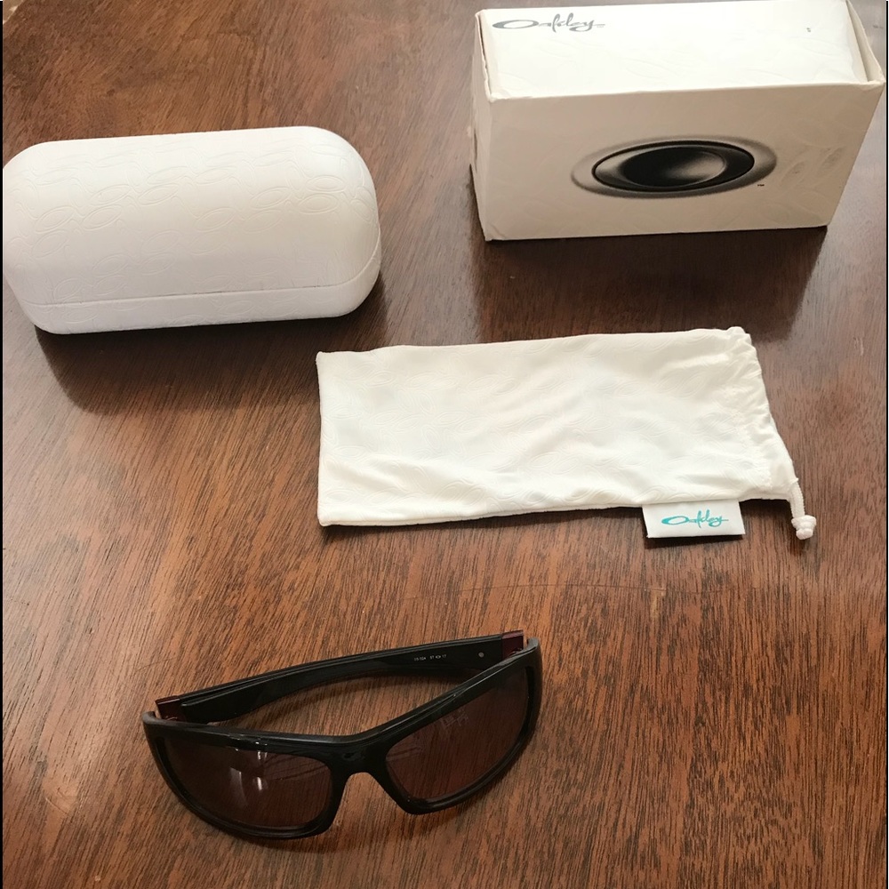 Women’s Oakley Disobey sunglasses